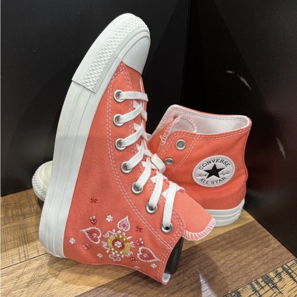 NWT Converse High Top Sneakers - Picture 11 of 14